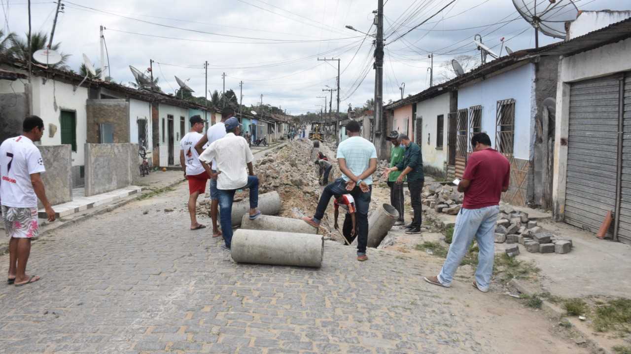 Camacã: Após 20 anos moradores das Casas Novas em Leoventura comemoram o início da obra de esgotamento sanitário
